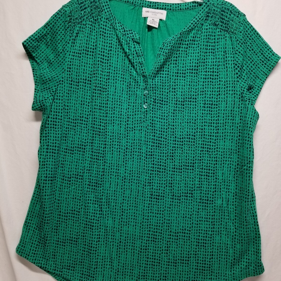 Liz Claiborne Tops - Liz Petite Large Capped sleeve Vneck 3 button top